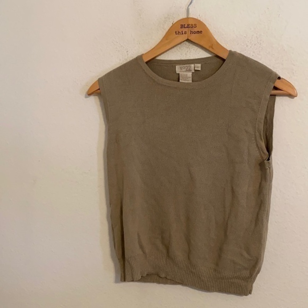 NO. 22 TAN SWEATER VEST SIZE SMALL
